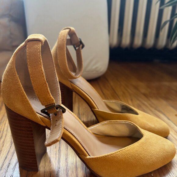 Gold Yellow Soludos Chunky Heels (size 8) - Picture 2 of 3